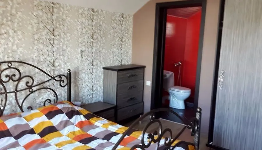 White Cottage — Photo 10