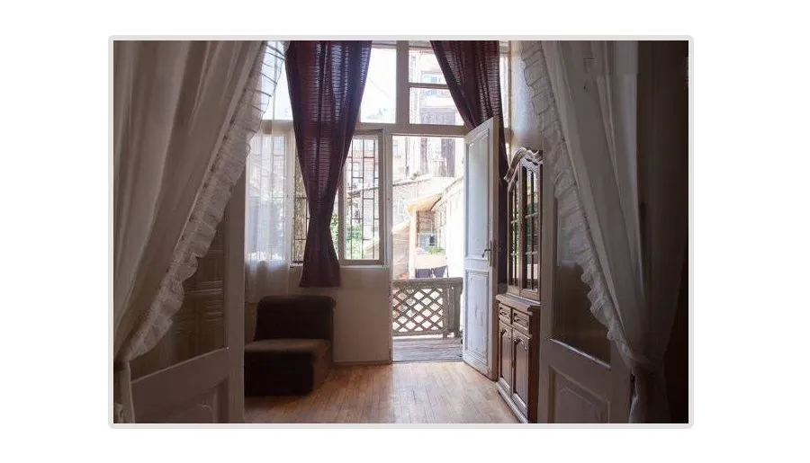 Antique Tbilisi apartment — Photo 3