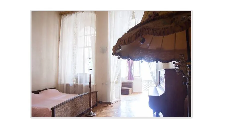 Antique Tbilisi apartment — Photo 4