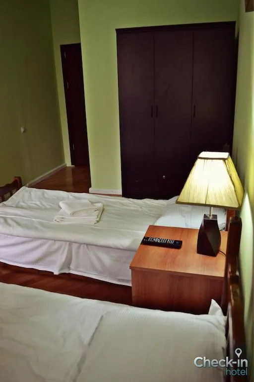 Hotel Check-in — Photo 23