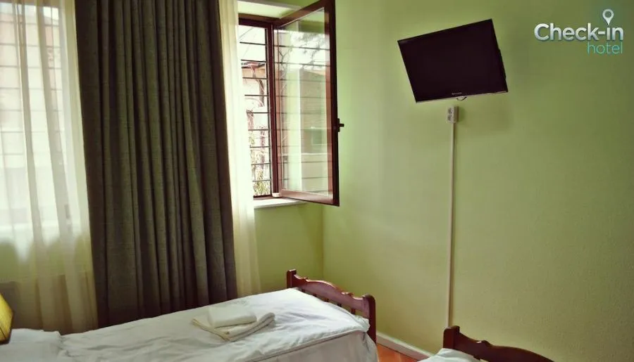 Hotel Check-in — Photo 25
