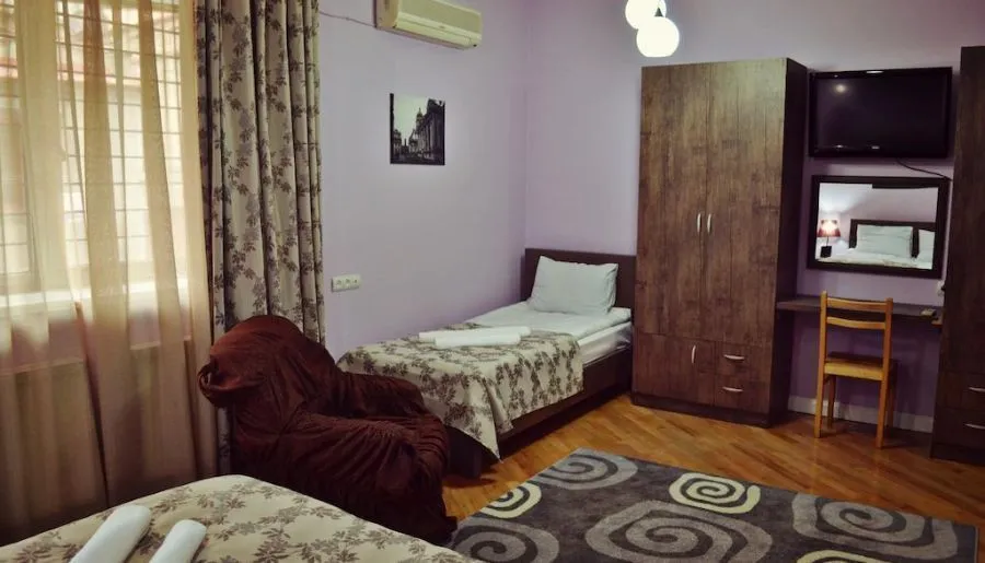 Hotel Check-in — Photo 14