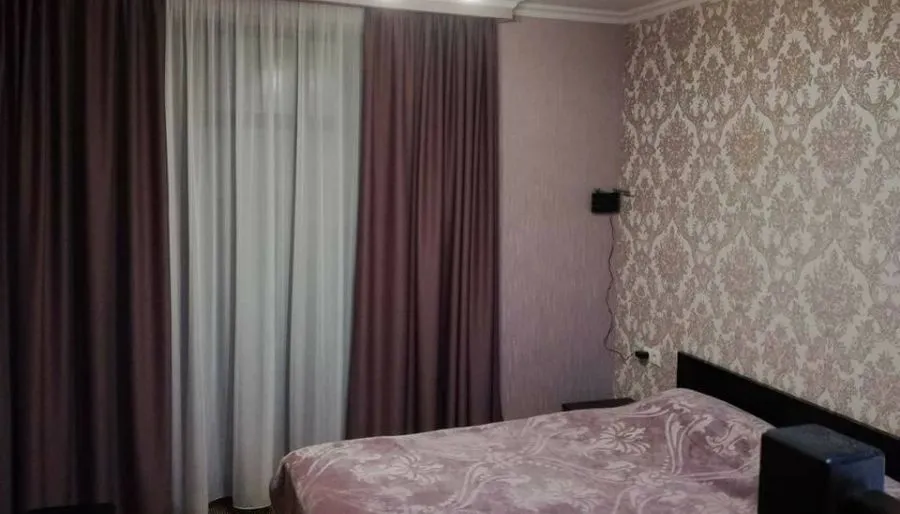 Elena — Photo 39