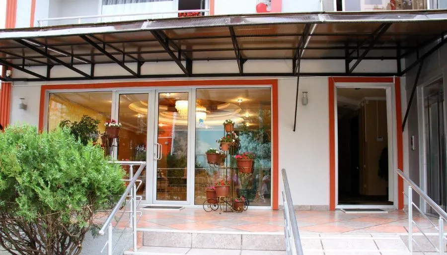 Exotica — Photo 12