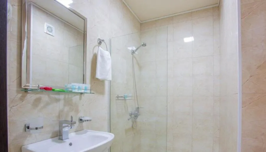 IVERIA ELLI — Photo 104