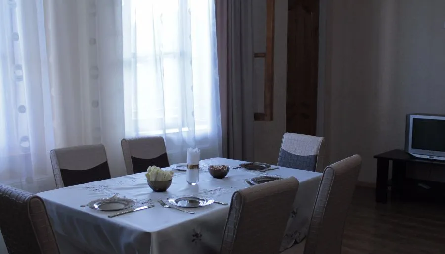 BEST - HOST — Photo 5