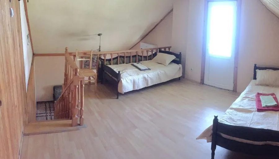 LASHTANI — Photo 51